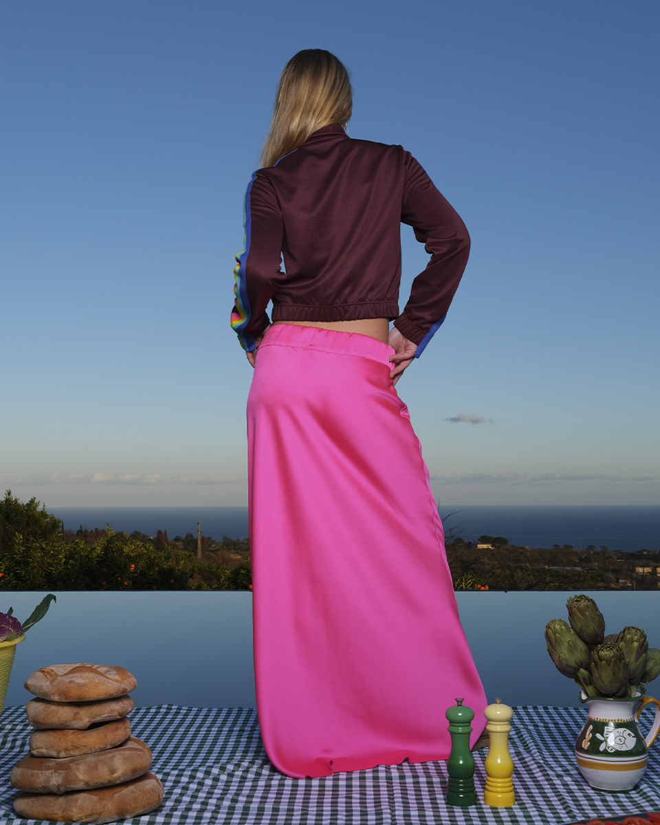 https://www.seamehappy.be/wp-content/uploads/2024/08/Sea-Me-Happy-Olympia-tracksuit-jacket-Jude-Skirt-Satin-fuchsia-back.jpg